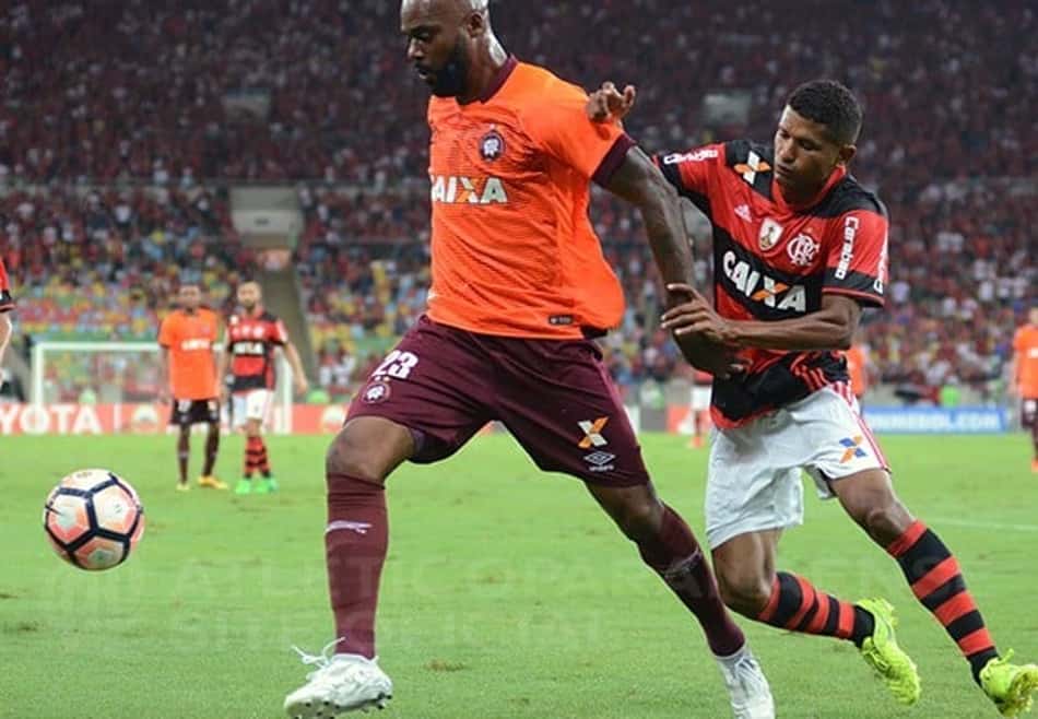 Atlético-PR estreia uniforme "alternativo" contra o Flamengo