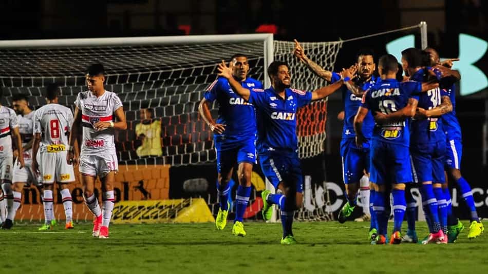 Cruzeiro derrota o São Paulo no Morumbi 