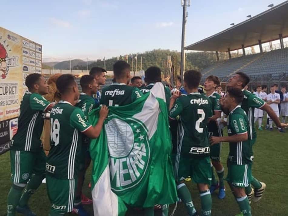 Após ato com o papa, sub-17 do Palmeiras é campeão
