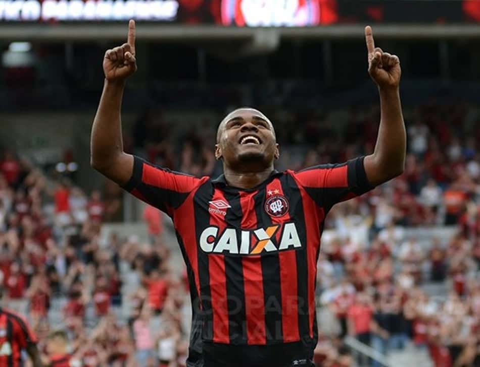 Atlético-PR larga na frente do Londrina na semifinal do Paranaense