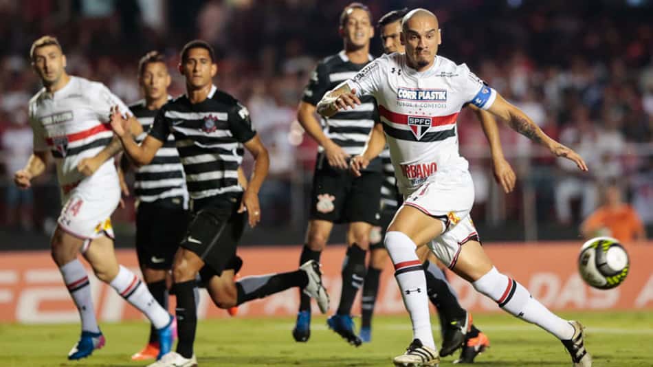 Corinthians vence São Paulo no Morumbi 