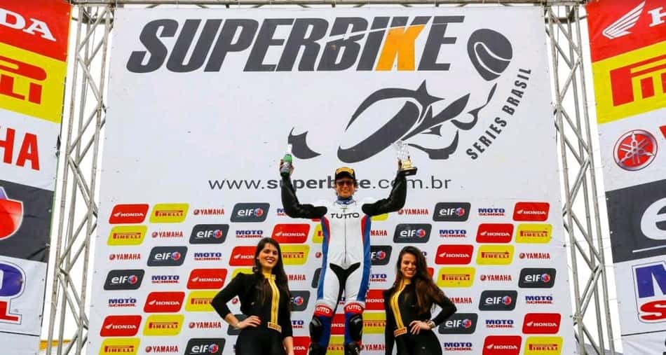 Suzane Carvalho retorna ao motociclismo com vitória