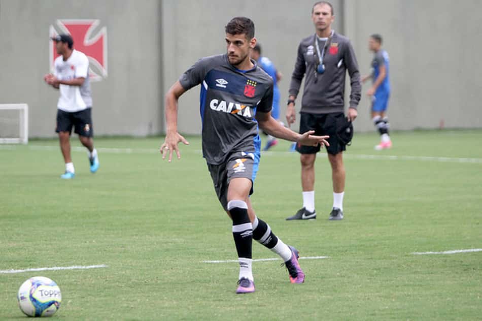 Após Douglas e Pet, Vasco renova contratos de Andrey e Guilherme