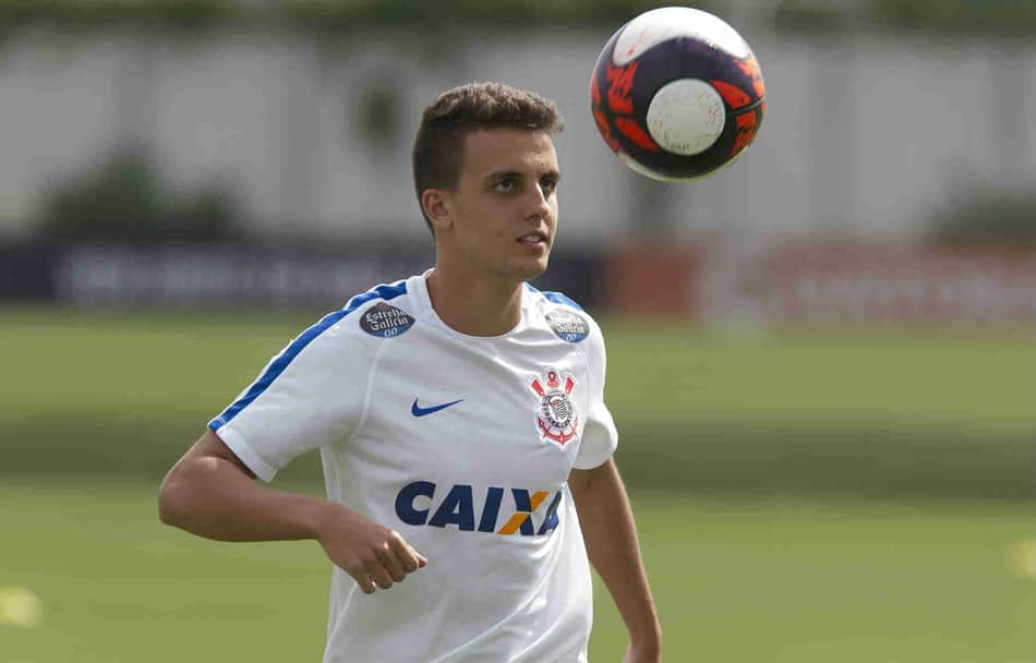 Com três titulares, Carille leva 18 atletas do Corinthians para Recife
