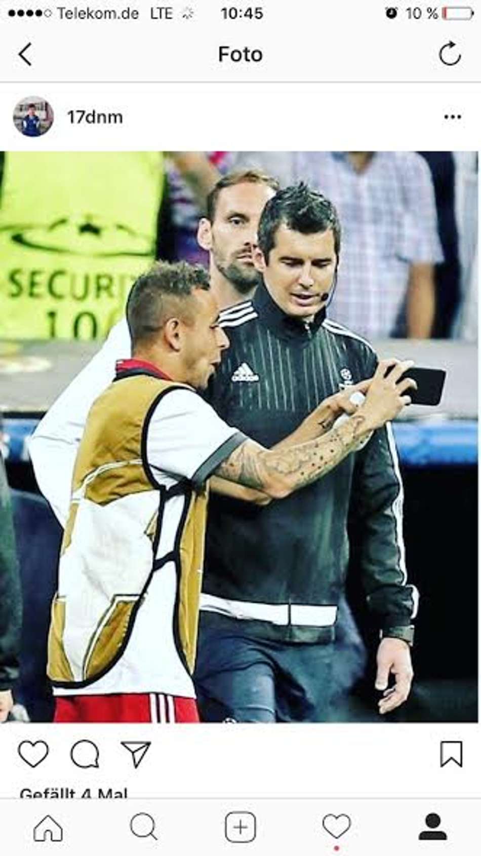 'Recurso eletrônico'! Rafinha mostrou ao quarto árbitro erros pelo celular