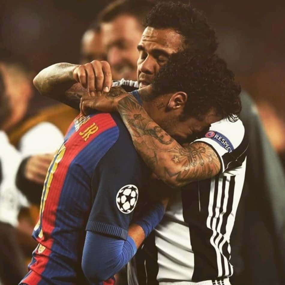Neymar responde a publicação de Daniel Alves: "Tamo junto sempre"