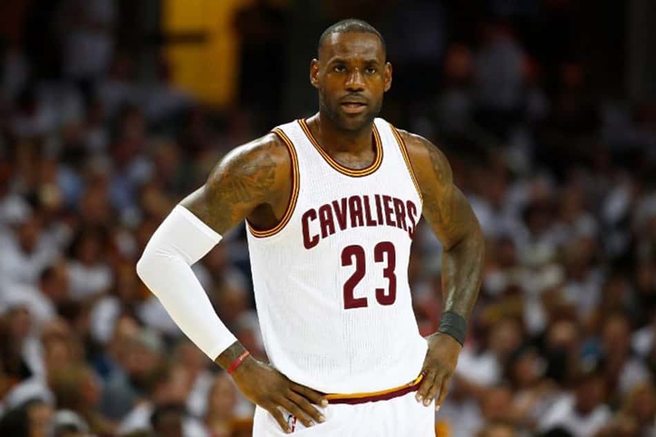 LeBron enxerga cenário incerto para Tyronn Lue no comando do Cavs