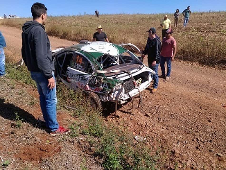 Carro de Paulo Nobre danificado após acidente