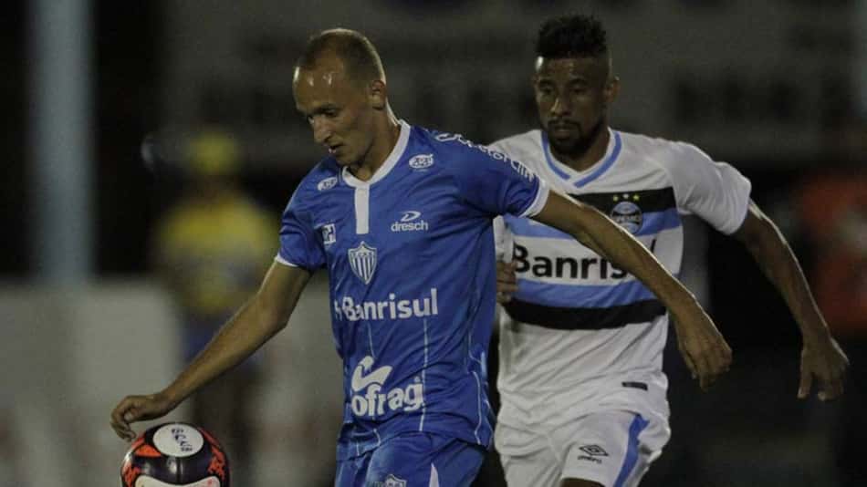 Novo Hamburgo derrota o Grêmio nos pênaltis e está na final do Gaúcho