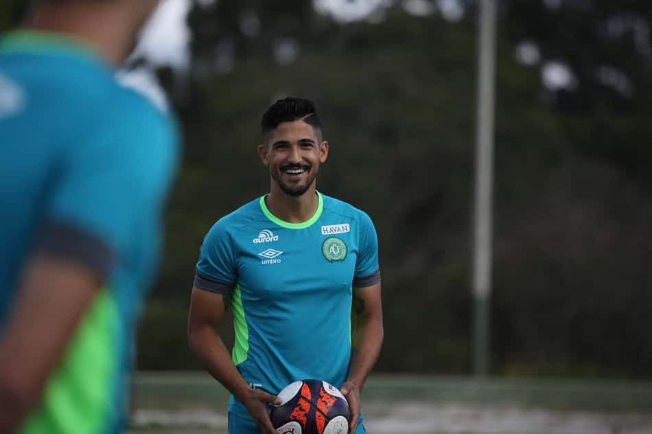 Túlio de Melo pede Chapecoense concentrada no Cruzeiro