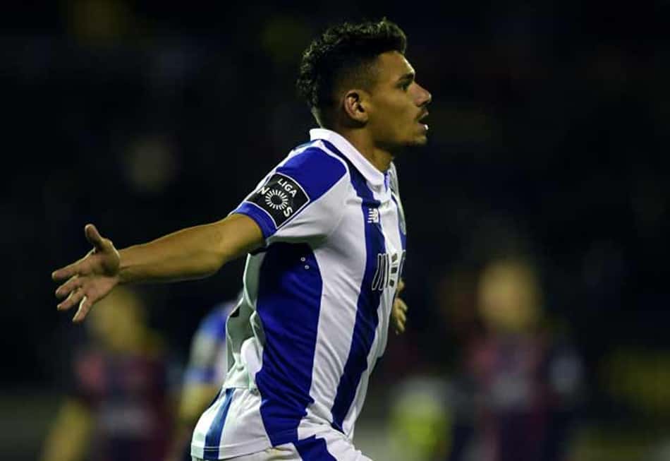 Porto e Benfica jogam fora de casa na luta pelo título português