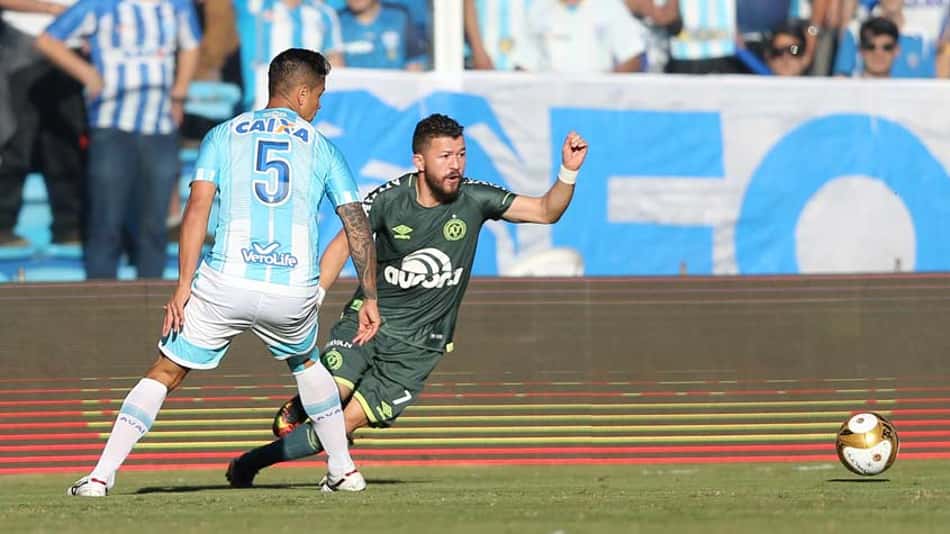 Chape vence na Ressacada e abre vantagem na final do Catarinense