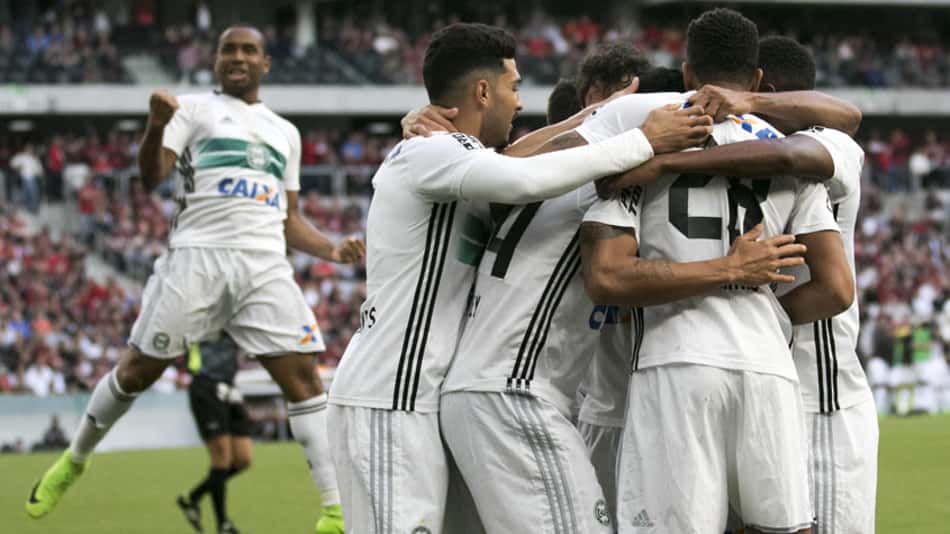 Na final do Youtube, Coritiba vence bem o Atlético-PR e fica perto do título