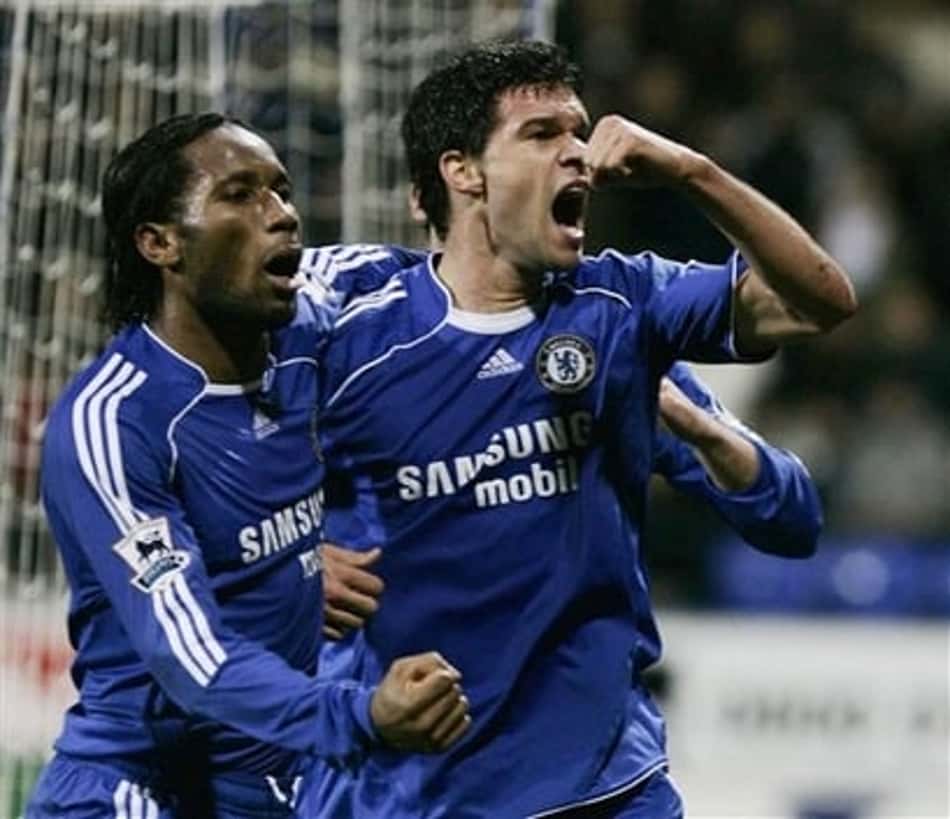 Ex-meia do Chelsea, Ballack, revela arrependimento em saída do clube