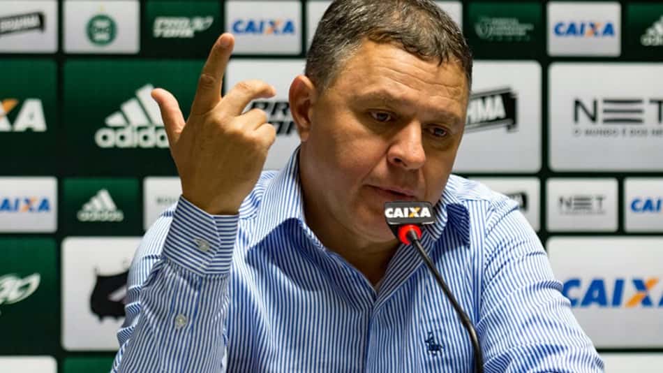 Coritiba é o quarto clube da Série A a mudar duas vezes de técnico no ano