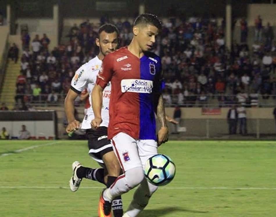 Paraná se aproxima de acordo com Renatinho e Avaí tenta atravessar renovação de Airton