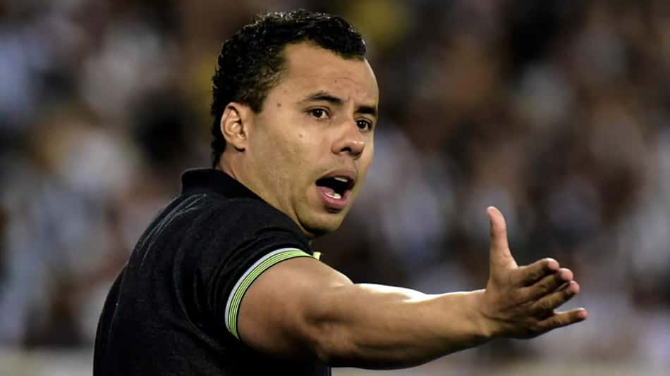 Jair refuta esquema de três atacantes como decisivo na derrota: 'Já usamos'