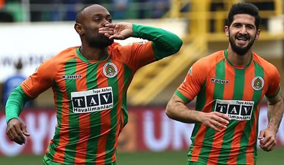 Vágner Love jogando pelo Alanyaspor