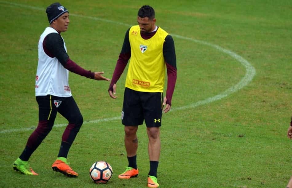 Chuva, frio e técnica marcam mais um treino forte do São Paulo