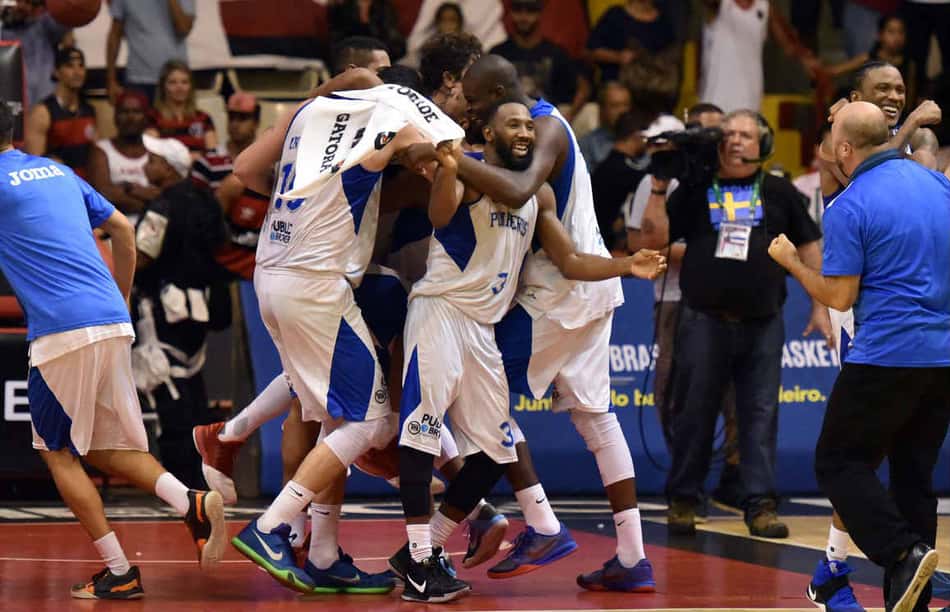 Vitória e Paulistano iniciam luta por vaga na final do NBB