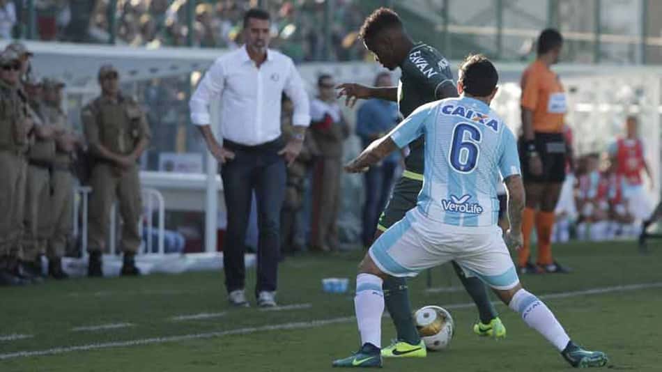 Chapecoense perde por 1 a 0, mas conquista bicampeonato inédito