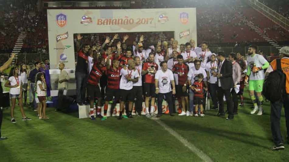 Vitória é campeão baiano após novo empate com o Bahia