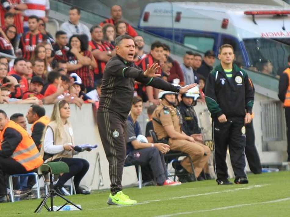 Interino, Pachequinho conquista título pelo Coritiba e "resgata orgulho" da torcida