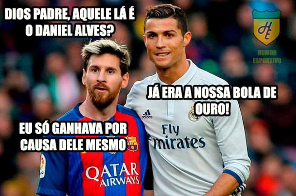 Daniel Alves resolve de novo e internautas se rendem ao jogador