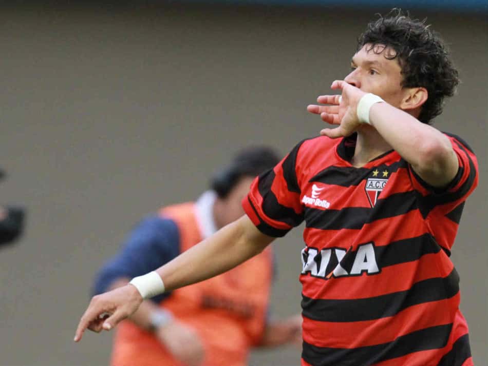 Júnior Viçosa não renova e deve trocar Atlético-GO pelo rival