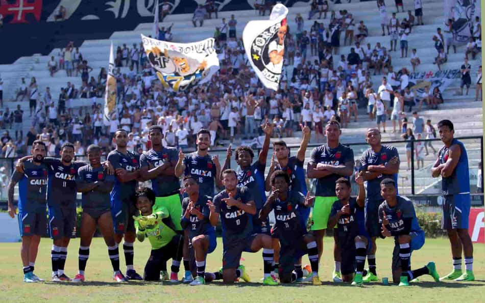 Com apoio da torcida, Vasco encerra preparação para estreia no Brasileiro