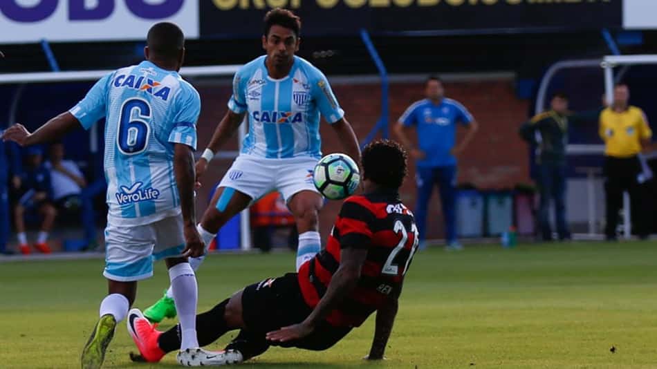 Em jogo morno, Avaí e Vitória não saem do zero na Ressacada