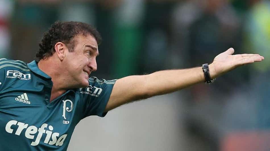 Cuca valoriza 'ajudinha' em vitória e celebra fim de estreias frustradas