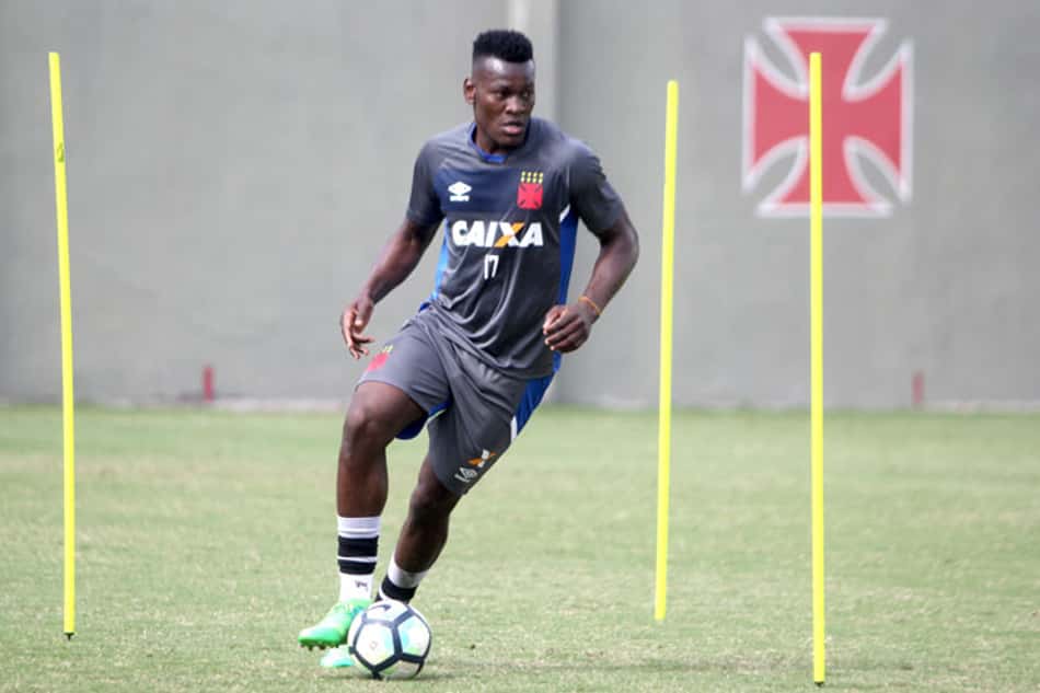 Setor defensivo do Vasco preocupa e pede atenção para jogo contra o Avaí