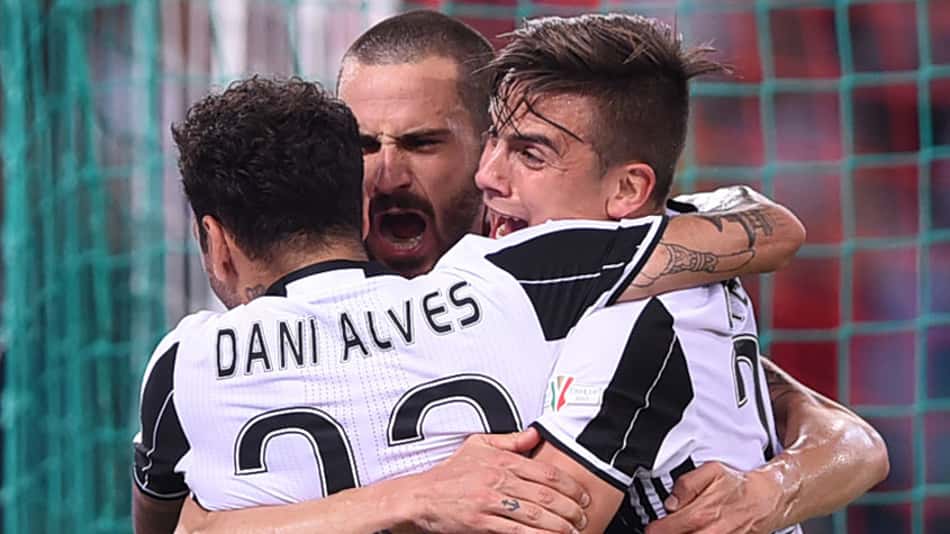 Com gol de Dani Alves, Juventus vence e conquista Copa da Itália