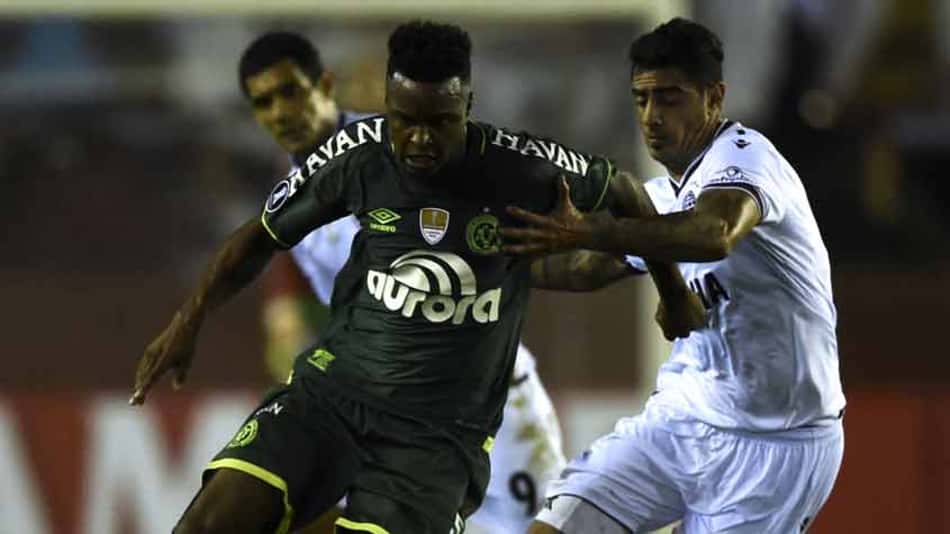 Complicou! Conmebol enviou punição de zagueiro da Chape em 10 de maio