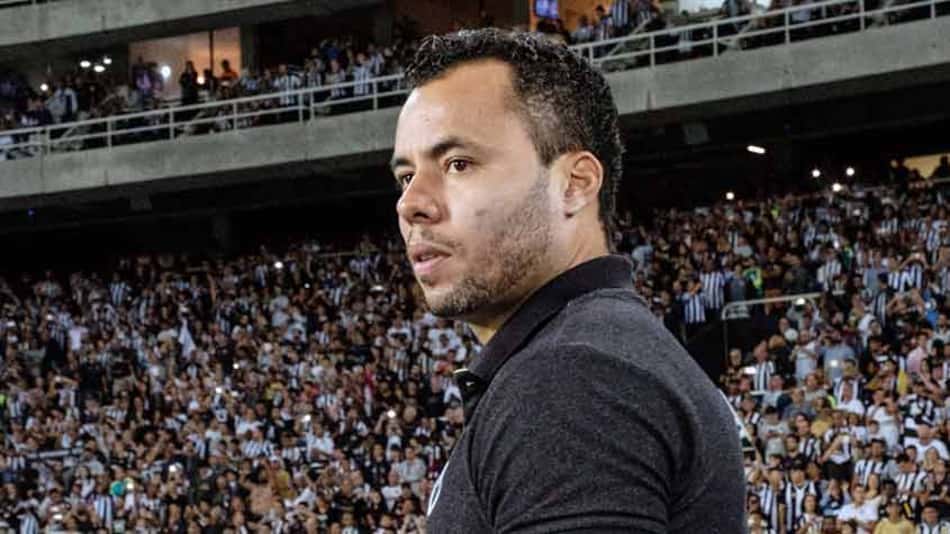 Jair exalta méritos do Botafogo e avisa: 'Buscar o primeiro lugar'