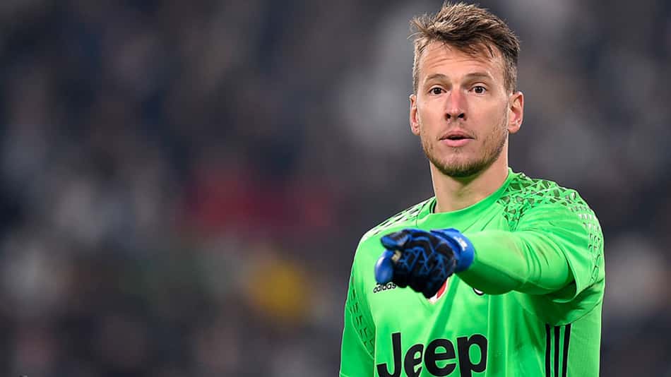 Neto fala de concorrência com Buffon e admite: 'Vaga na Seleção é o que me motiva'