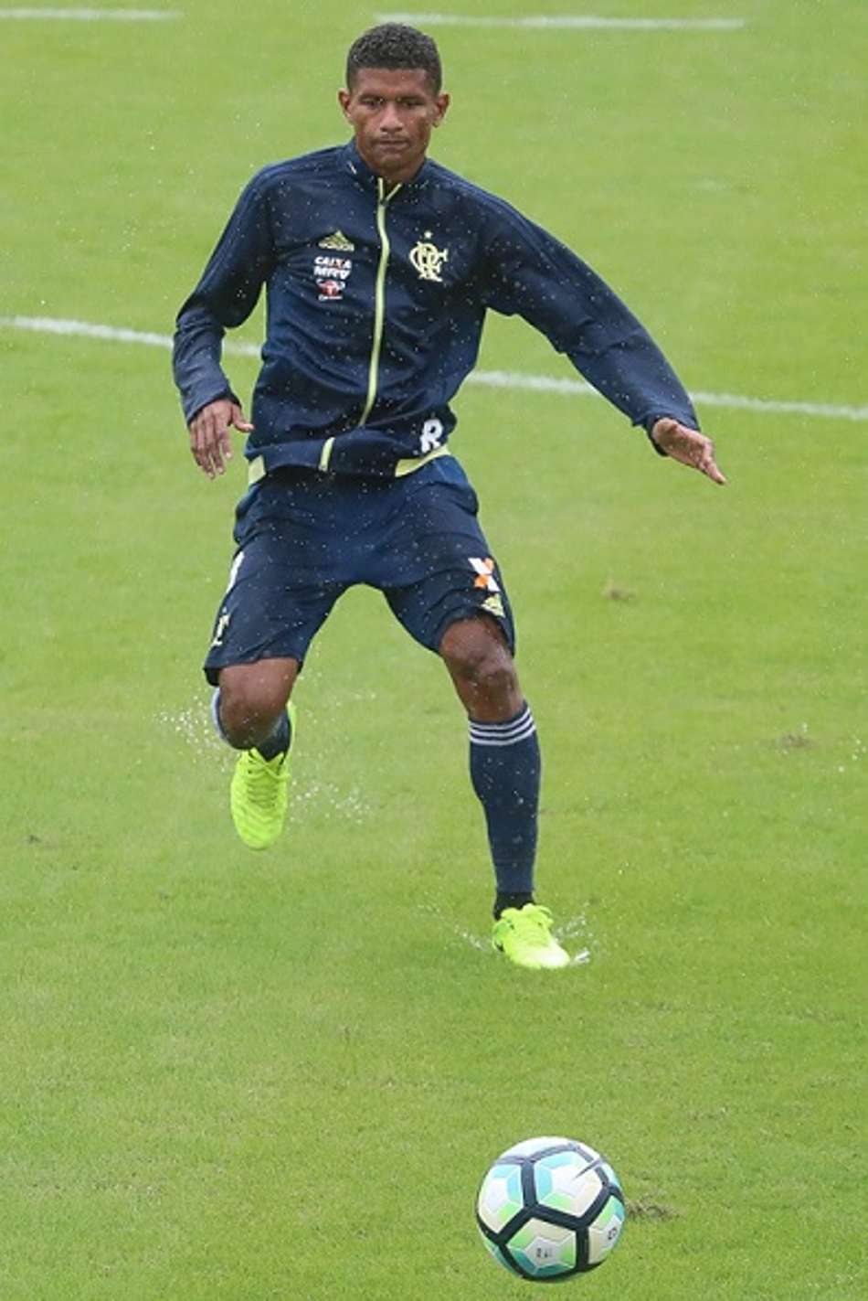 Vice do Fla confirma renovação automática de Márcio Araújo e fala sobre Podolski e Ederson