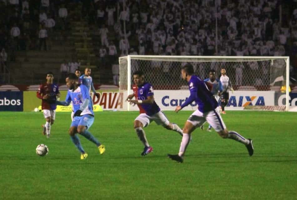Paraná não sai do zero contra Paysandu, mas mantém liderança provisória da Série B