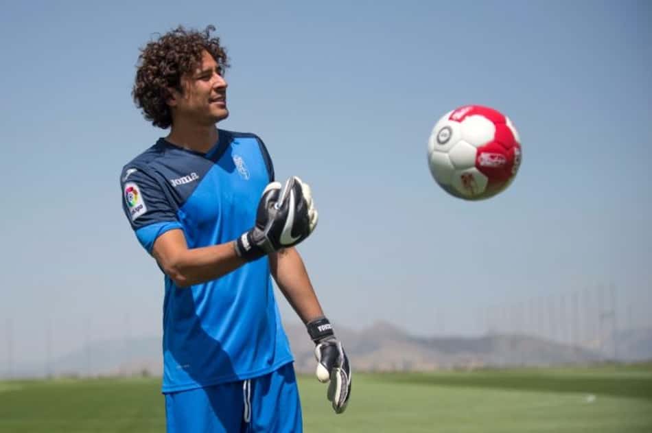Ochoa exalta sua atuação na estreia da Copa das Confederações