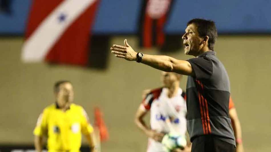 Zé Ricardo justifica entrada de Matheus Savio: 'Seguir convicções e critérios'