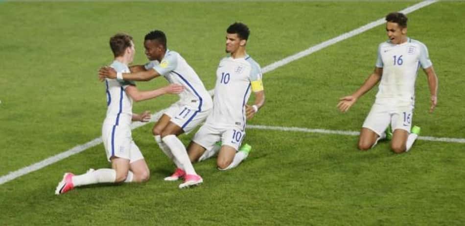 Ingleses celebram classificação no Mundial sub 20