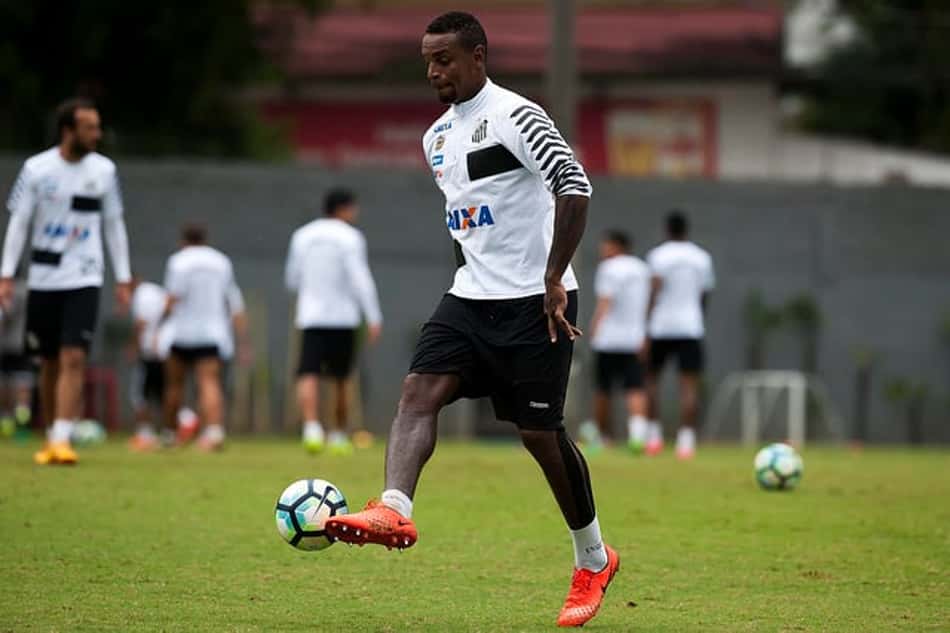 Antes de vir para o Santos o zagueiro jogou em Hamburgo (ALE) 