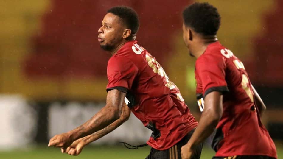 Grêmio abre vantagem, mas André marca três e Sport vence a primeira