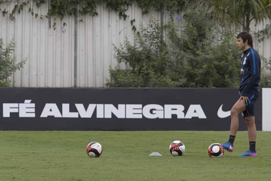 Com Romero, Corinthians tem 23 relacionados contra Sport; veja a lista