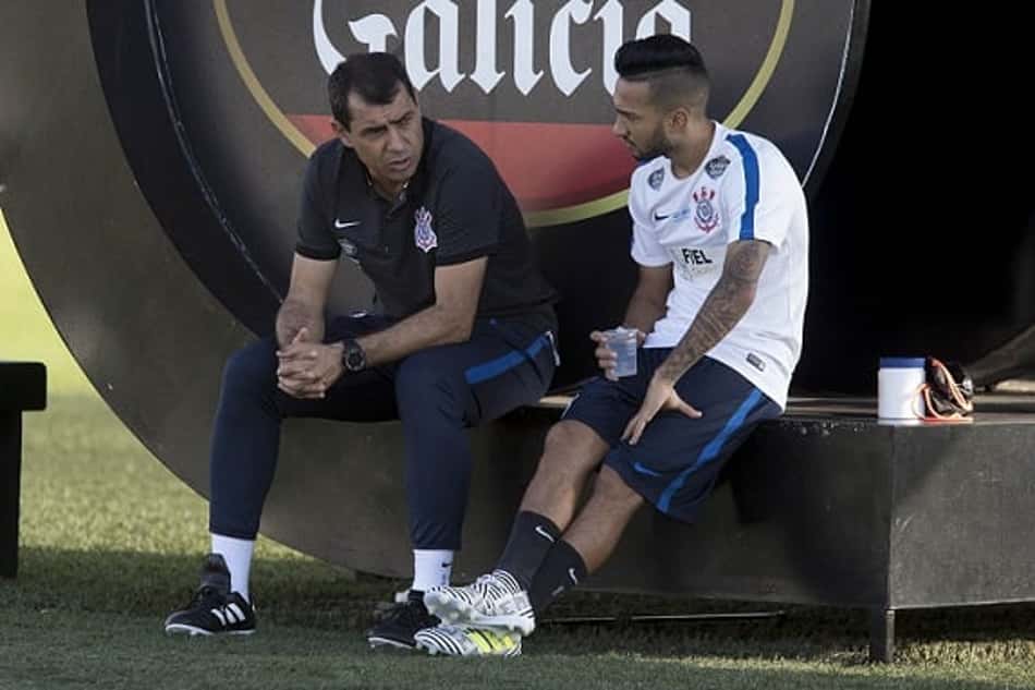 Clayson é 'premiado' por fase e segue titular do Timão; Jadson será reserva