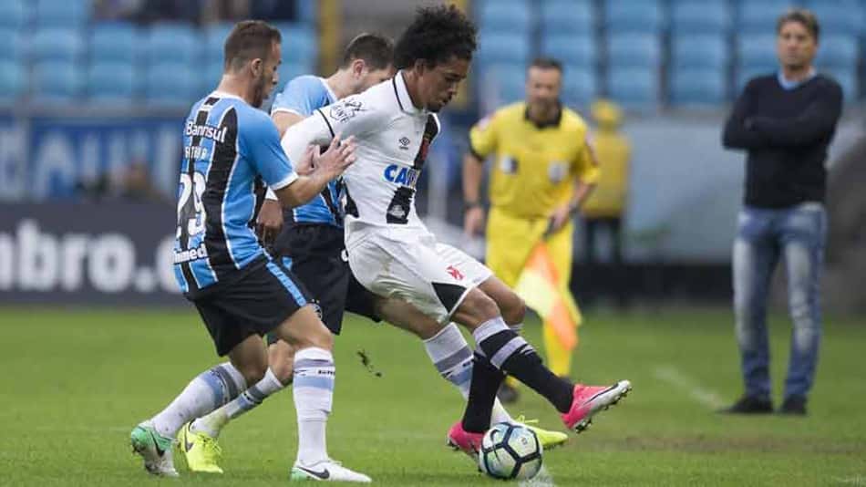 ATUAÇÕES: Mateus Pet é o melhor do Vasco em derrota para o Grêmio