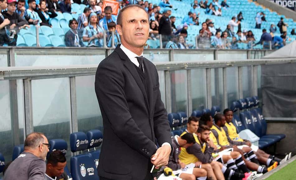 Milton lamenta derrota em Porto Alegre mas destaca postura do time
