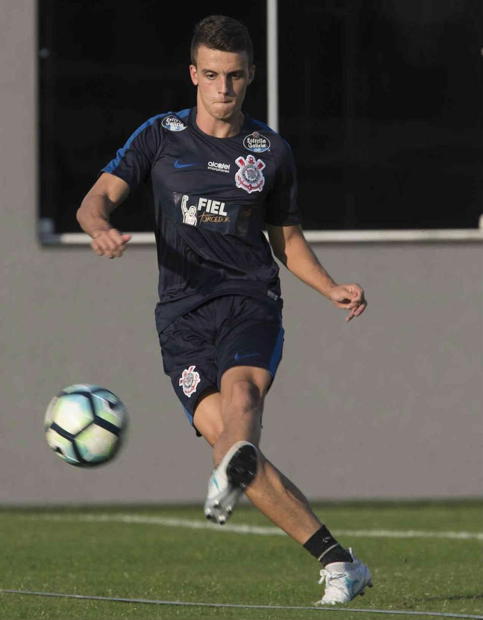 Corinthians empresta meia ao Londrina e busca reduzir elenco
