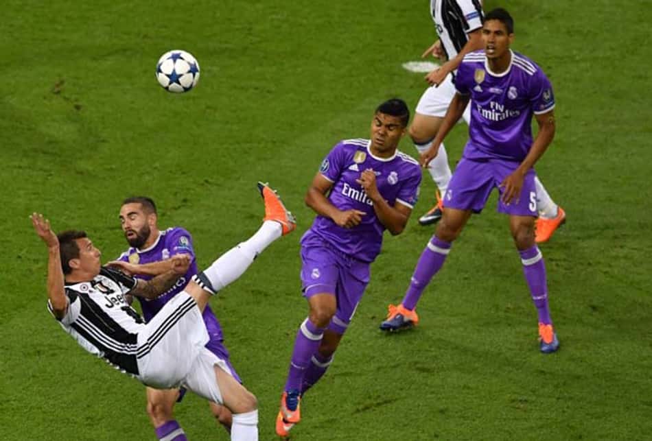 Golaços em finais da Champions: relembre algumas pinturas